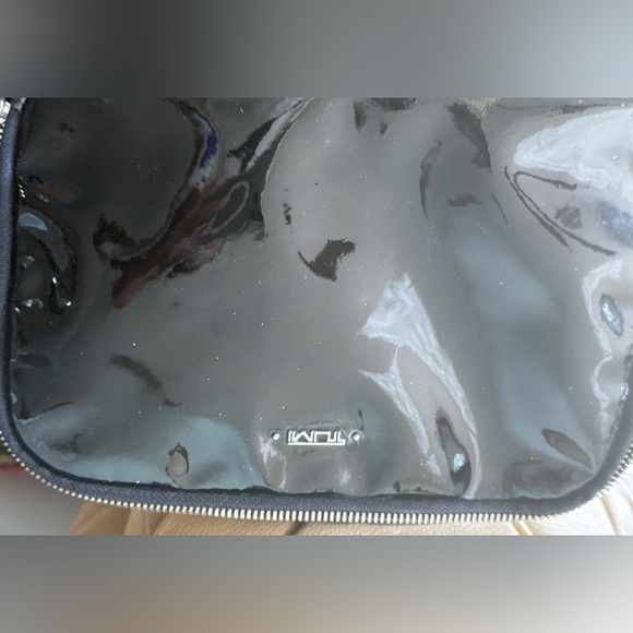 Tumi Cosmetic Travel Toiletries Pouch Case Patent leather - Picture 13 of 13